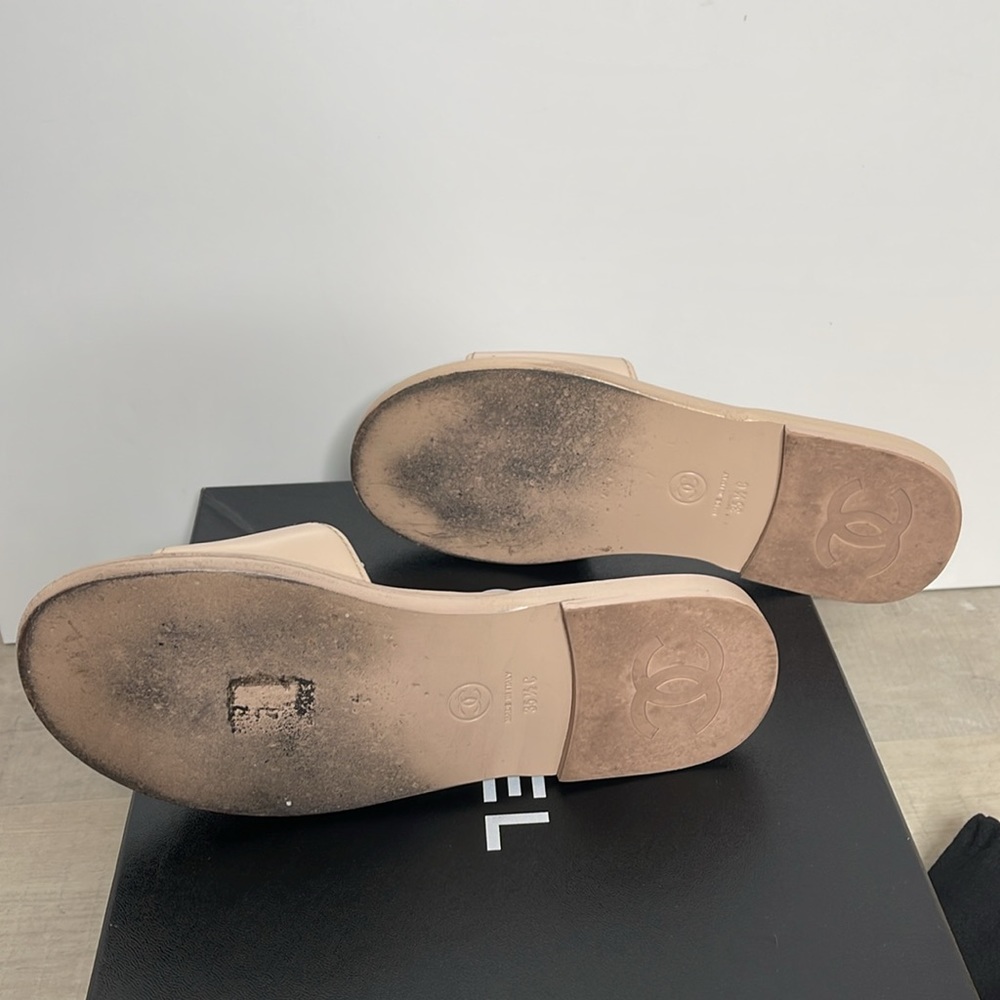 CHANEL CC Beige Patent Calfskin Leather Sandal Mules with Box - Picture 16 of 17